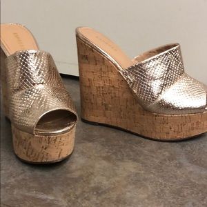 Gold platform wedge sandals !